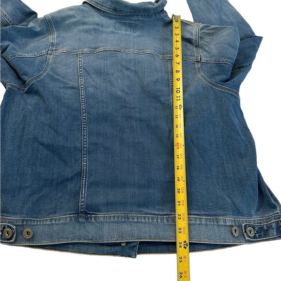 Torrid Denim Fitted Trucker Button down Jacket Size 3 - Picture 10 of 17